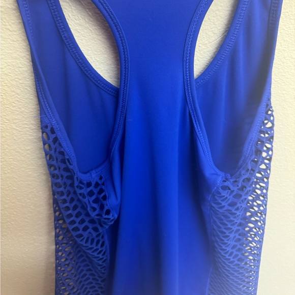 Activewear open side tank - Picture 4 of 4